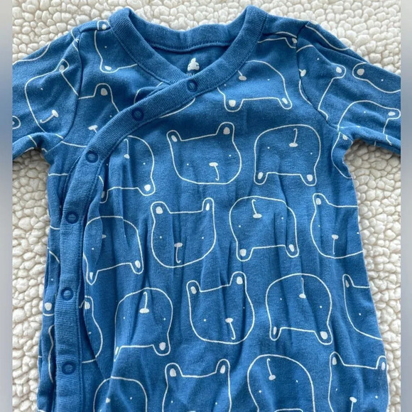 Baby Gap onesie with snaps - Picture 3 of 3